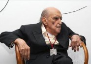 Arquiteto brasileiro Oscar Niemeyer hospitalizado